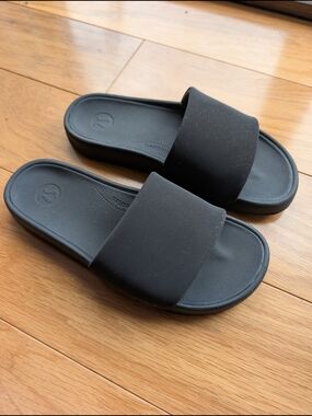 Lululemon Restfeel Black Slide Sandals